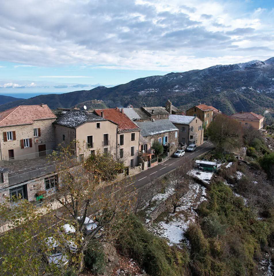 Village de Crocicchia en hiver vu du ciel