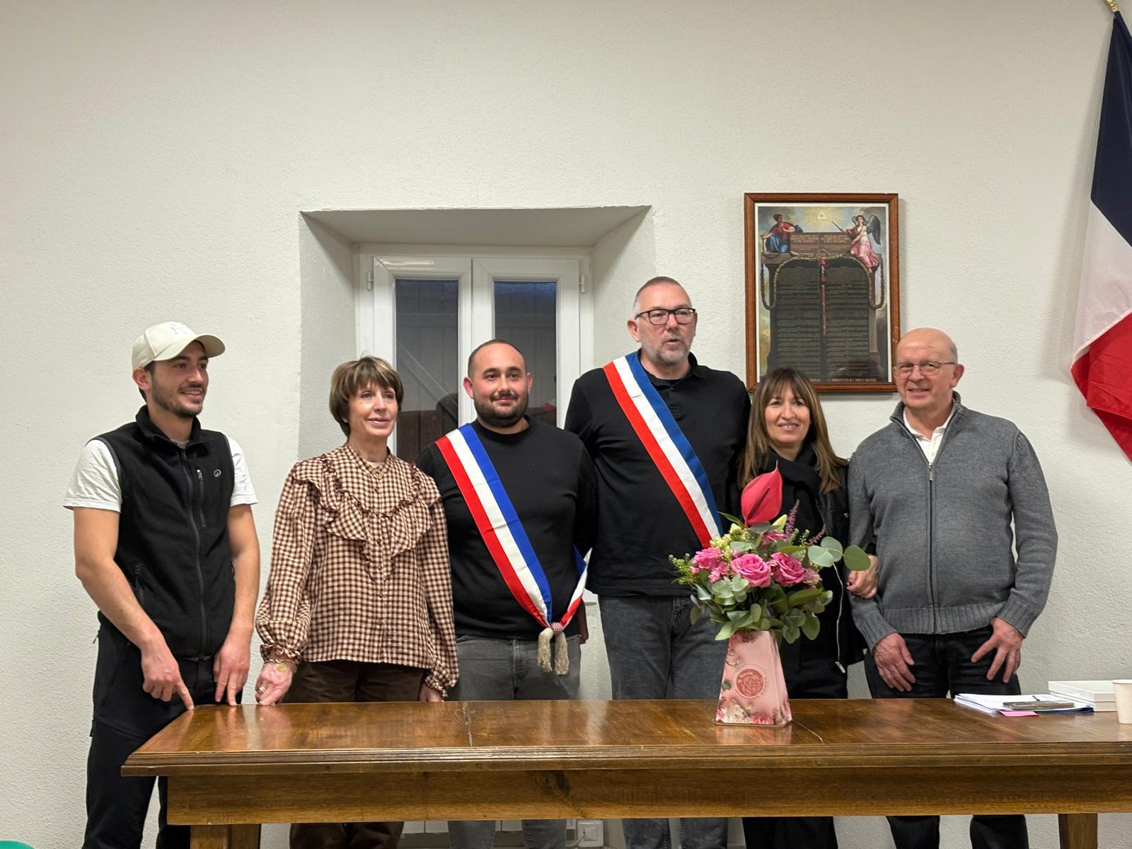 Le Maire et les élus du conseil municipal de Crocicchia lors des élections de mars 2026