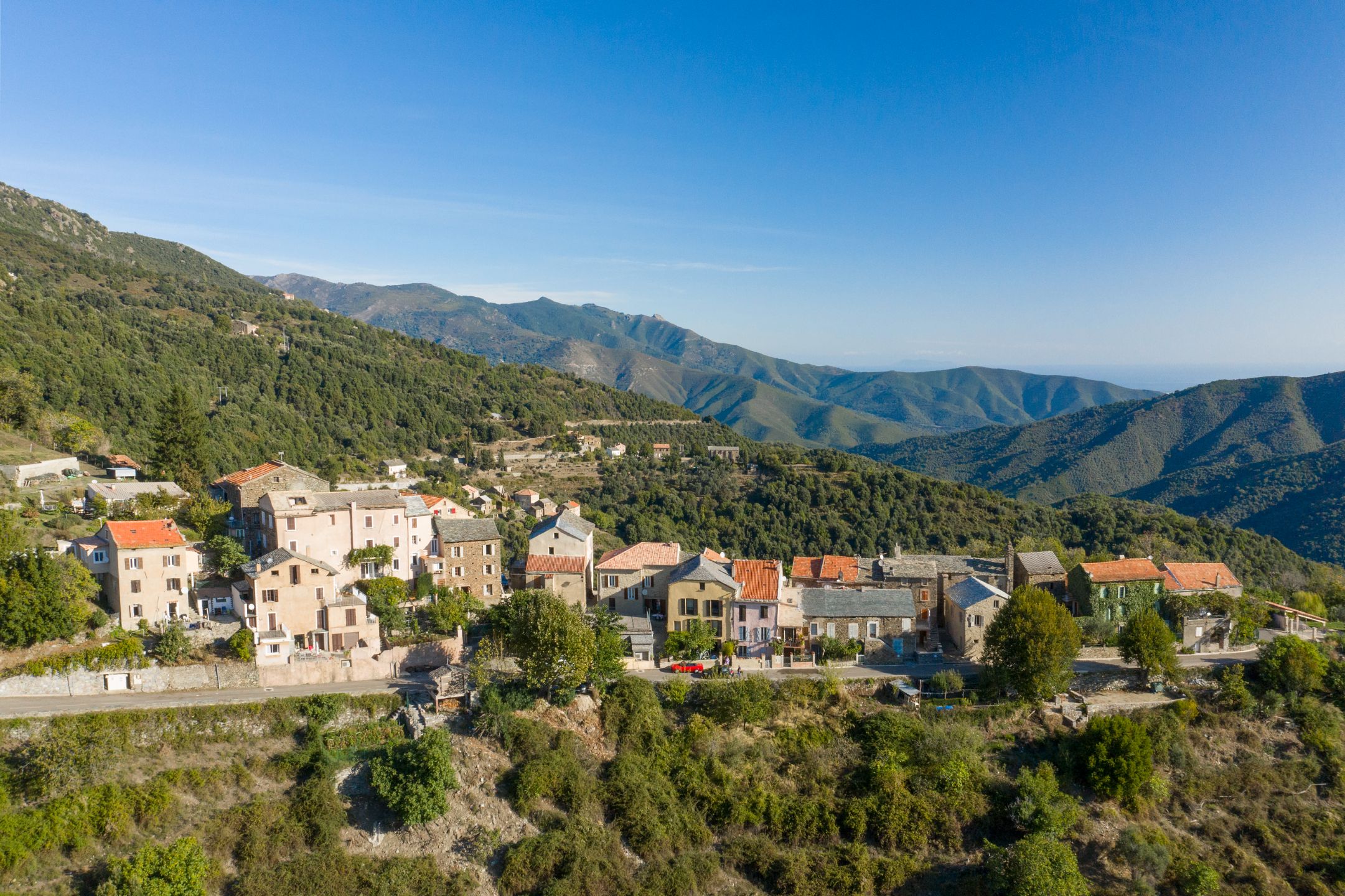 La commune de Crocicchia vue du ciel, photographiée par un drone